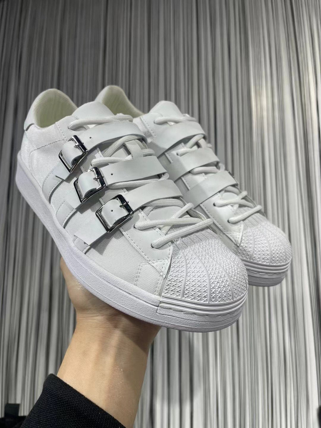 Men's shell toe sneakers