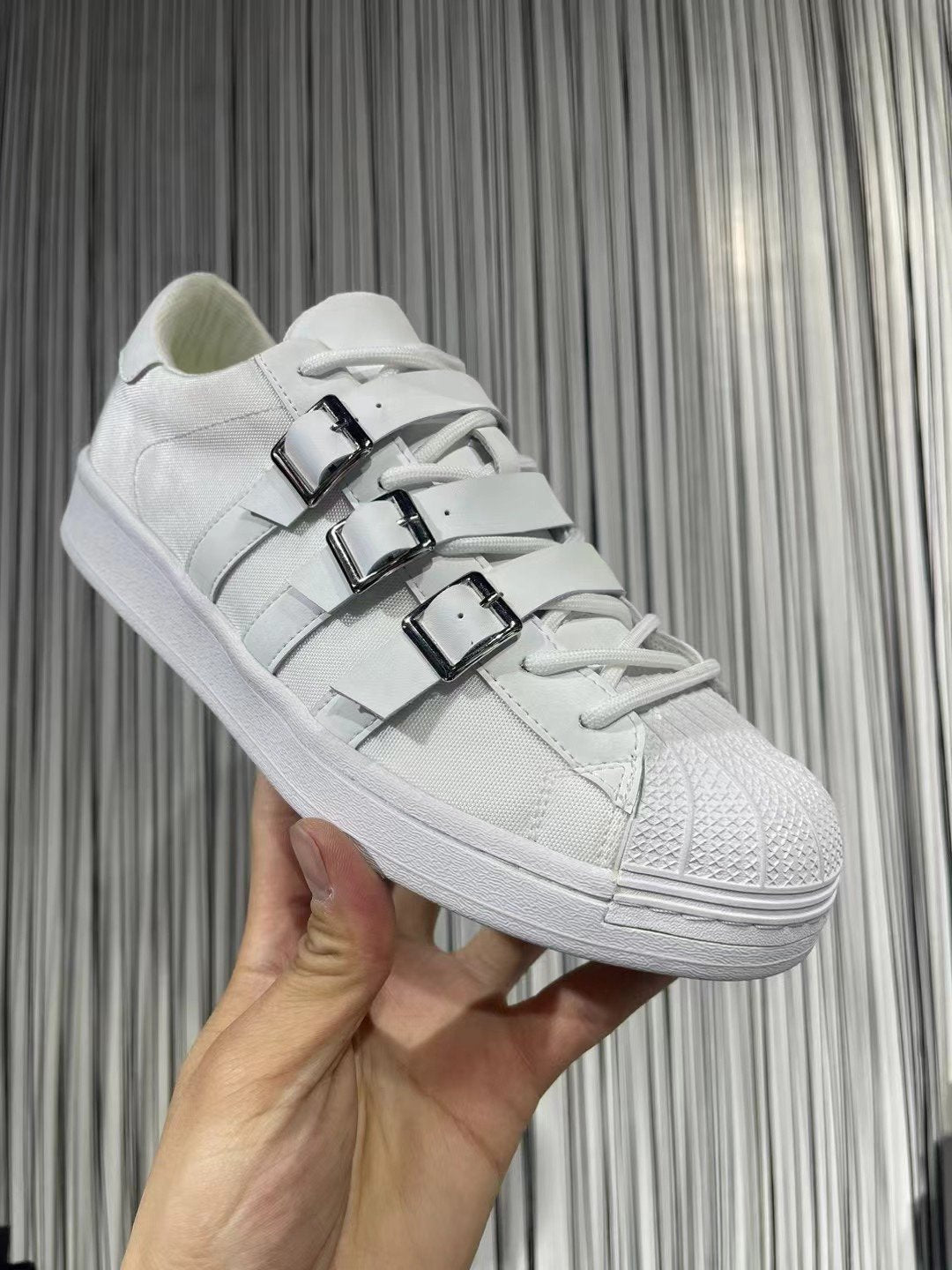 Men's shell toe sneakers