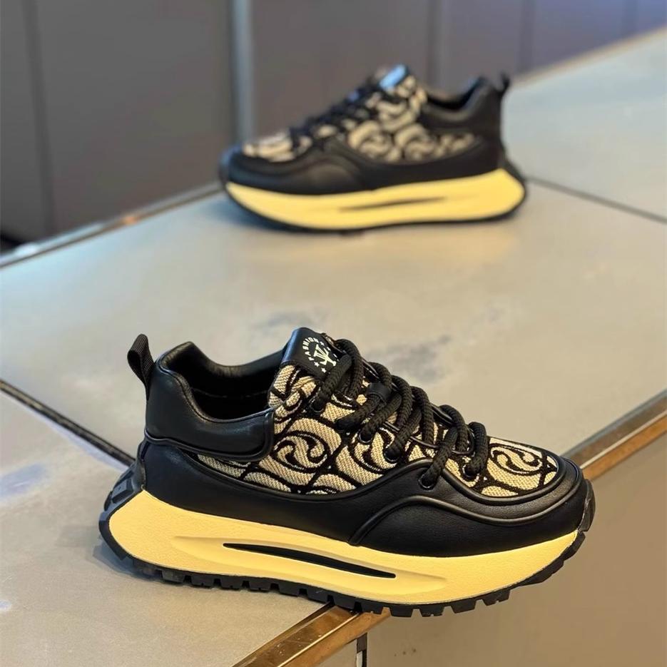 Men's embroidered sneakers