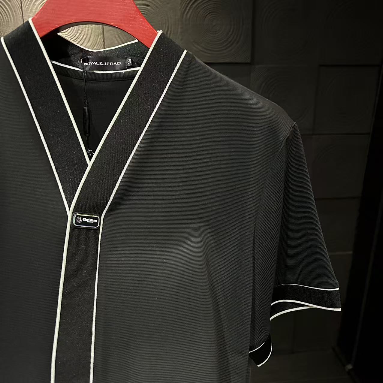 N0613 Men's V-neck T-shirt