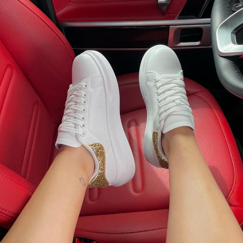 Shinning Tail Embellished Casual Shoes